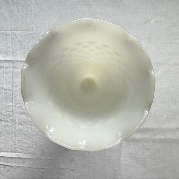 Large Hobnob Milk Glass Bouquet Vase - Picture 12 of 15